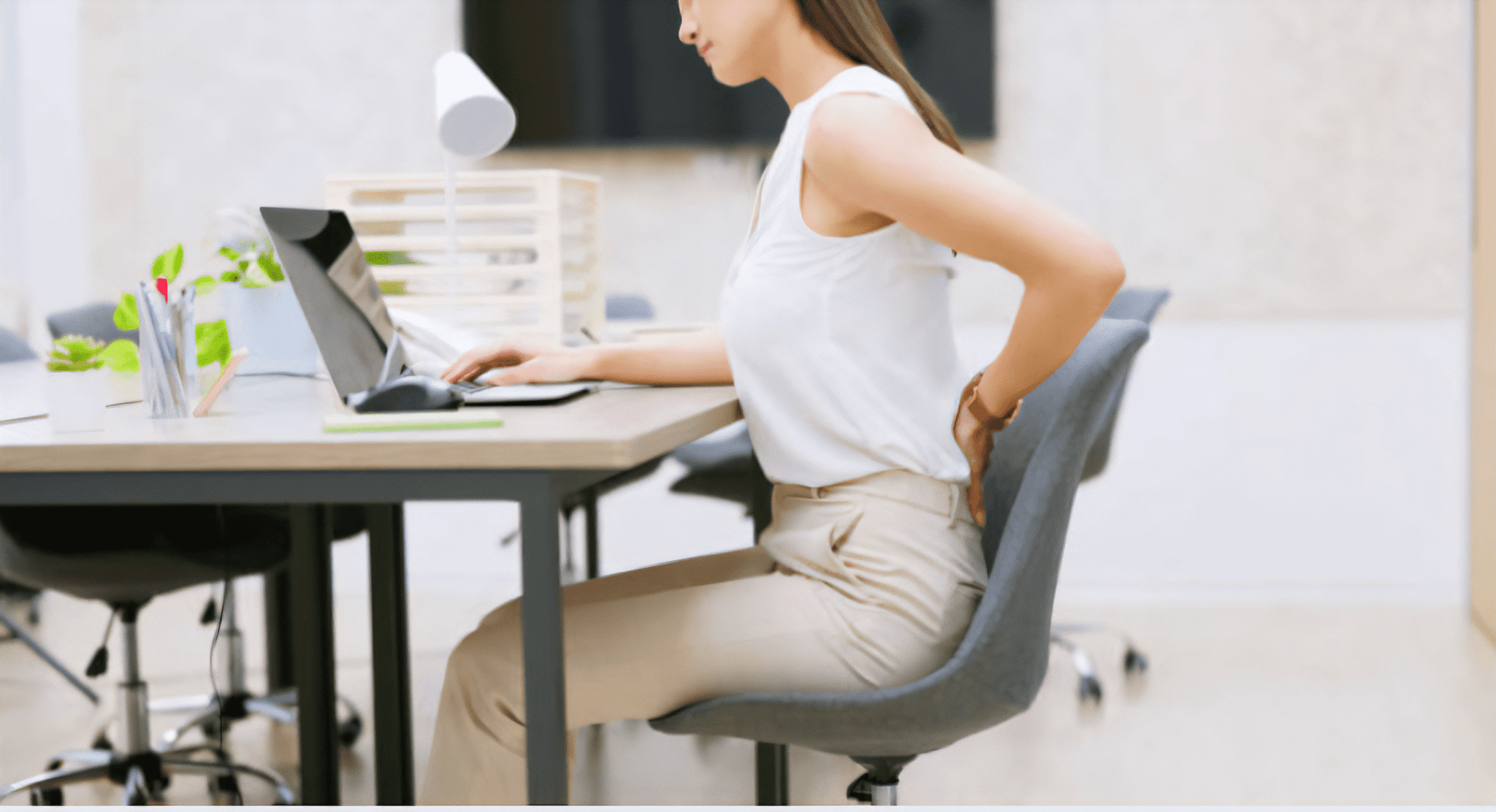 腰痛が気になる女性