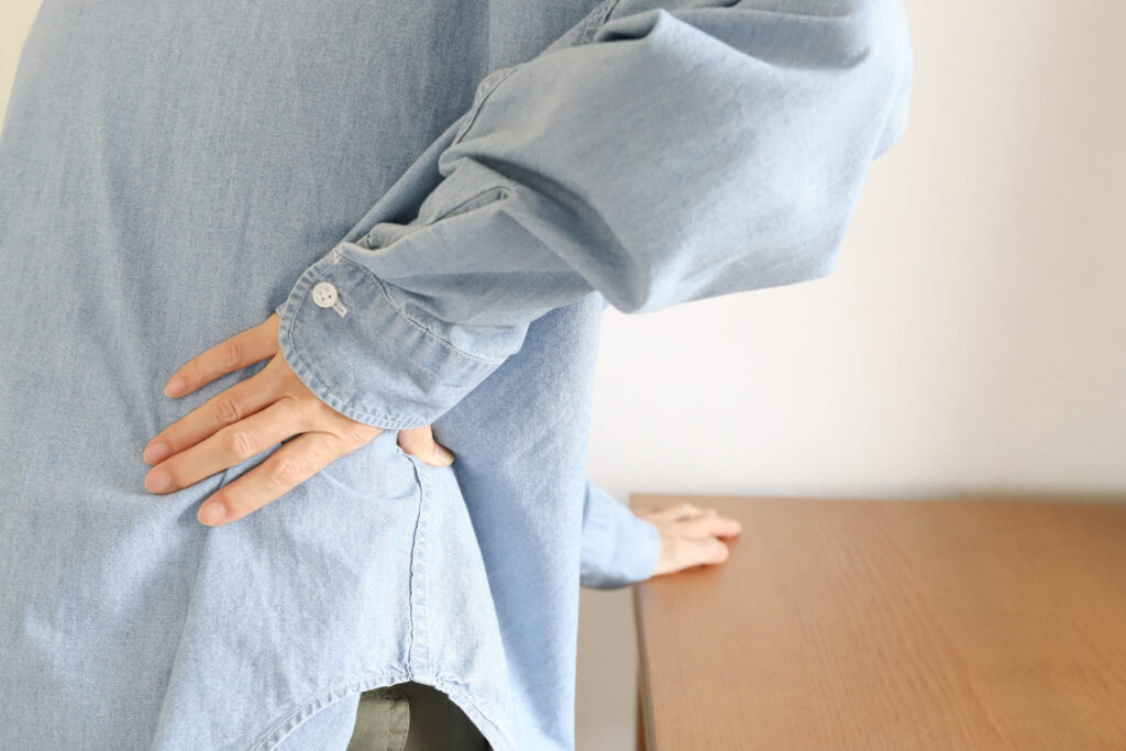 脊柱菅狭窄症 用語集 1 脊柱菅狭窄症の間欠性跛行が出て動けない様子