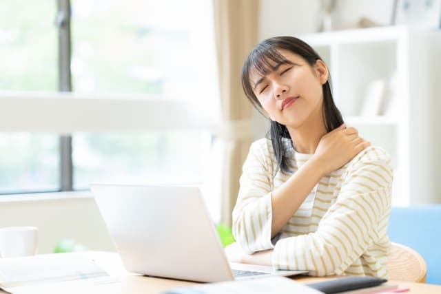 デスクワークで肩こりがひどい
