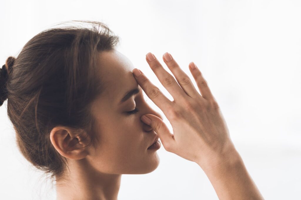 女性特有の不調 用語集 1 女性特有の不調に悩む女性