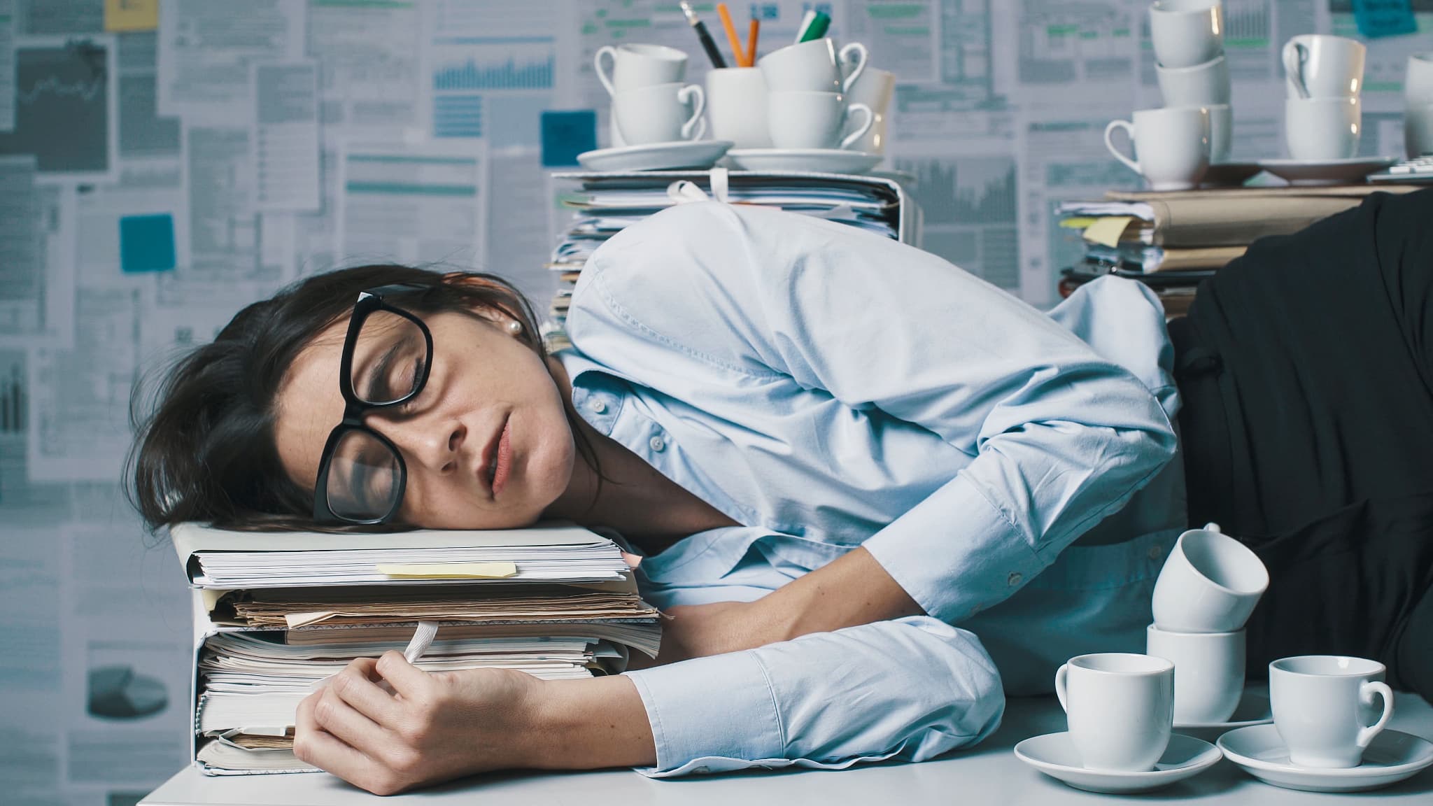 AI時代に疲労困憊になるぐらい忙しすぎる女性