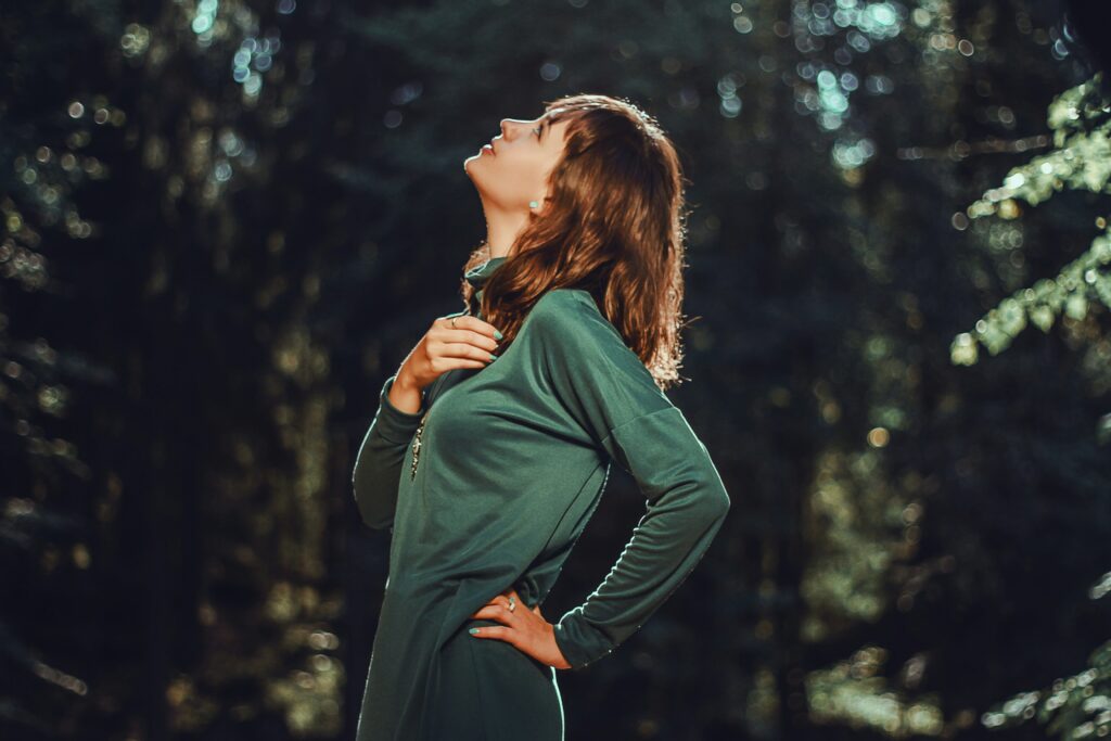 認知行動療法(CBT: Cognitive Behavioral Therapy) 用語集 1 認知行動療法をうけてスッキリした女性