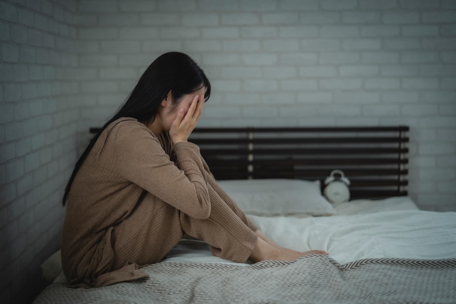 眠れない女性の写真