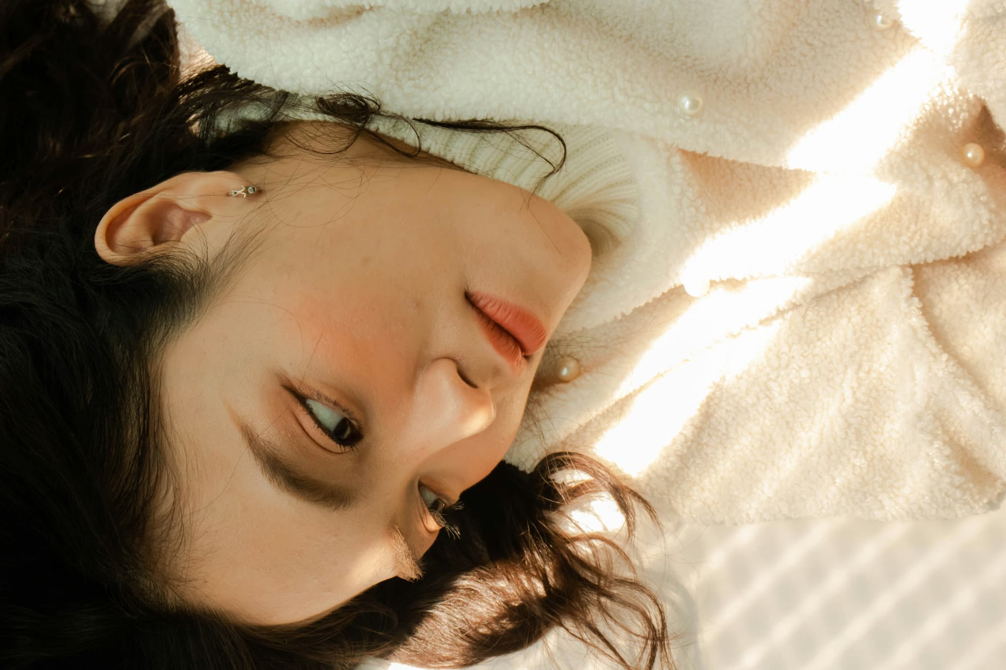 季節の変わり目で不調がある女性