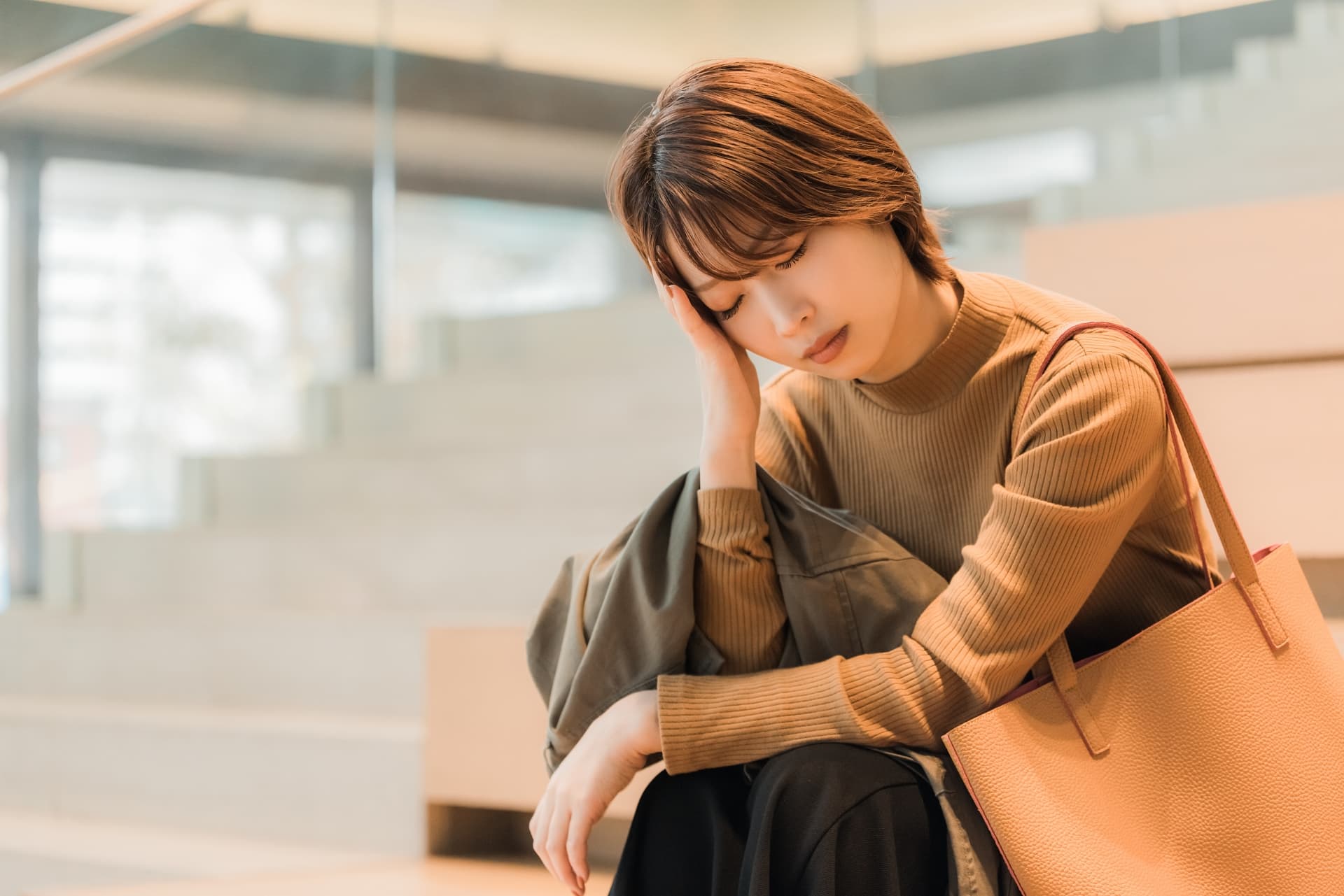硬膜の緊張から不調が来ている女性