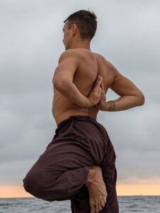 もう肩こりに悩まない。肩甲骨の可動域を広げる、根本改善整体