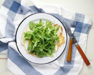 ルッコラの魅力と活用法 ― ピリッとした風味で料理を引き立てる栄養ハーブ