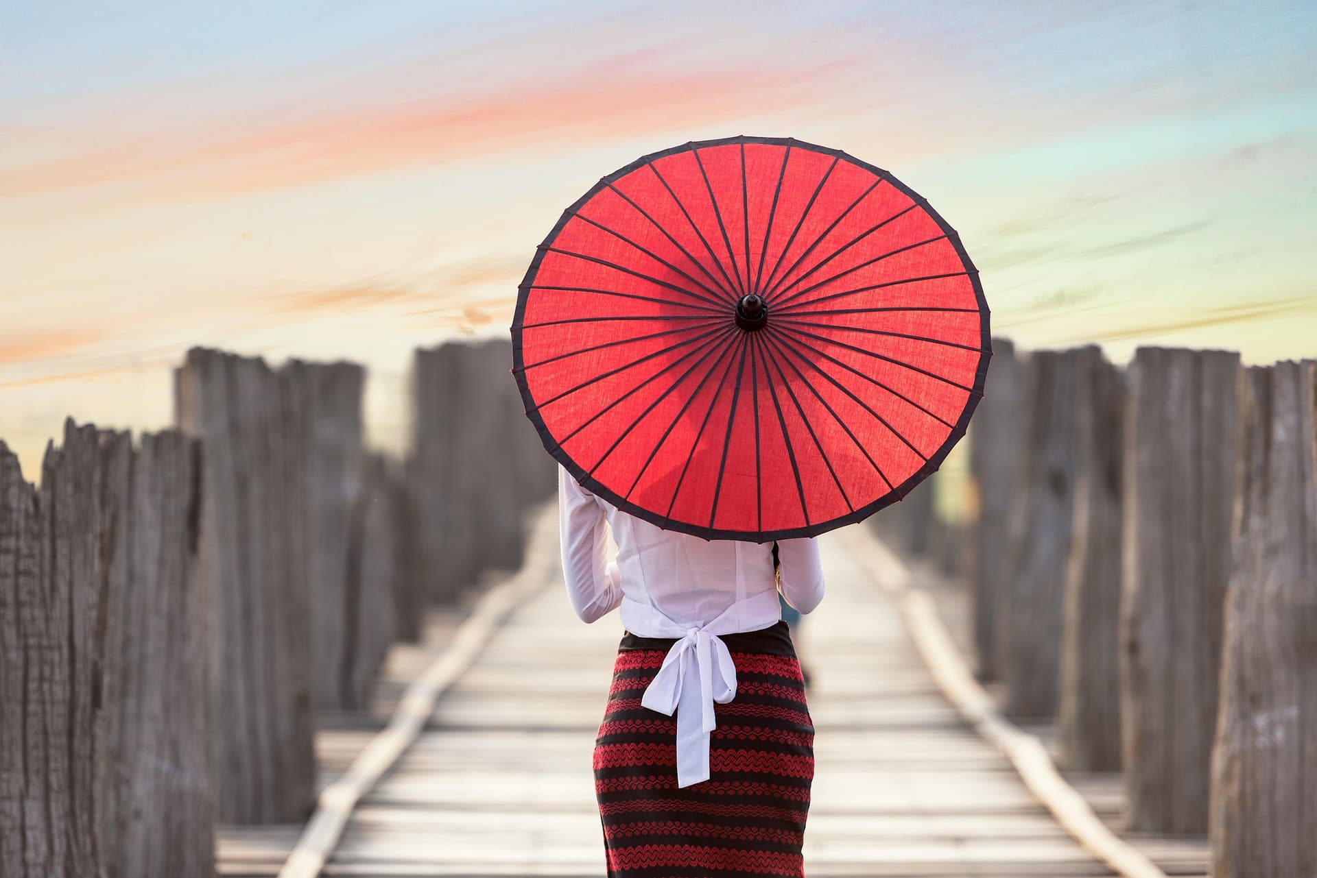 悲しくても泣けやしないあなた、その悲しみどこにいくと思いますか？