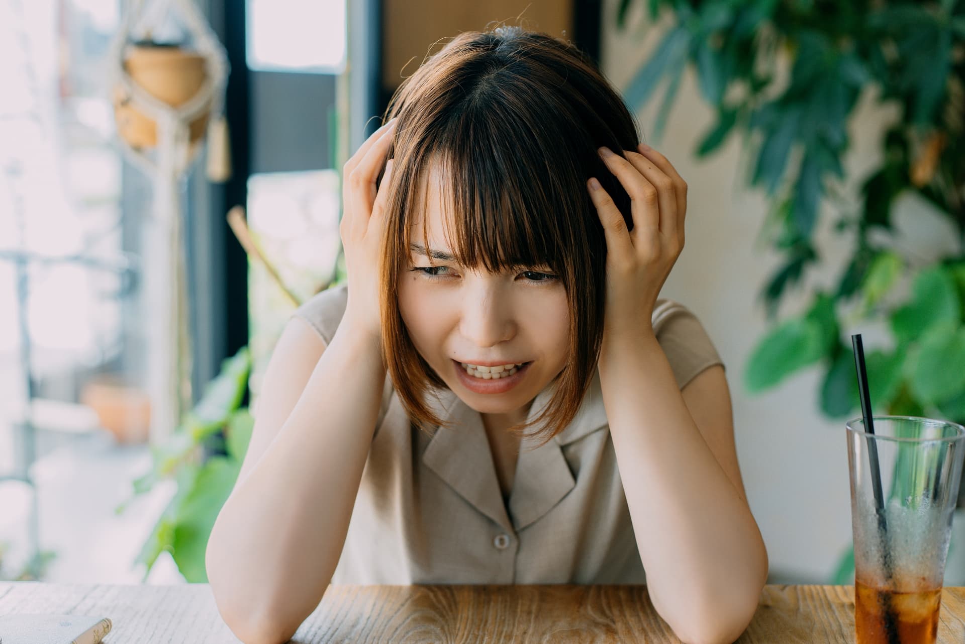 「考えすぎ」で体が固まる