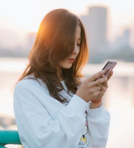 現代病スマホ首撃退！頭痛・肩こりの問題を整体で解決