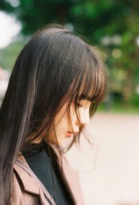 未来への不安と猫背の関係 ― 整体がサポートできること