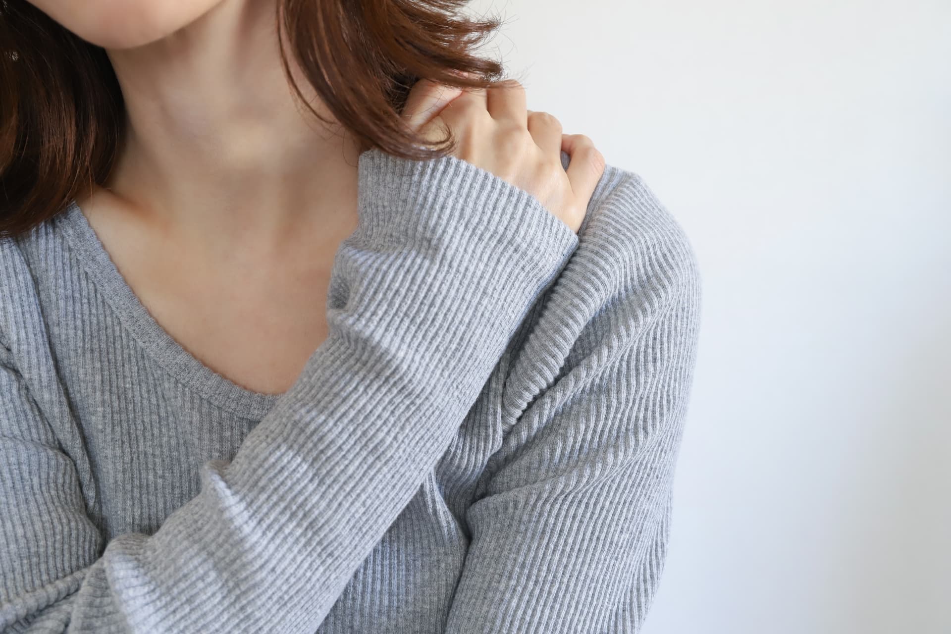 左側の肩こりだけがひどい。内臓や精神的ストレスとの関係は？