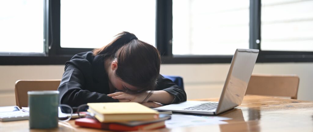「休めない人」の体に表れる特徴と整体でのアプローチ