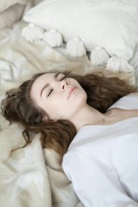 睡眠の質を左右する「寝返り」の回数― 整体で“動きやすい背中”を取り戻す ―
